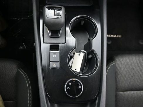 Used 2025 Nissan Rogue SV AWD/4WD image 29
