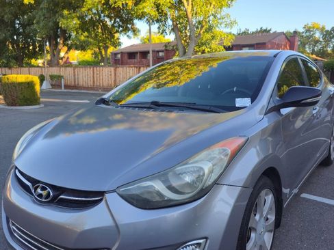 Used 2013 Hyundai Elantra Limited w/ Technology Pkg FWD image 3