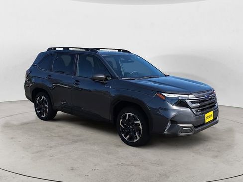 Used 2025 Subaru Forester Premium image 7