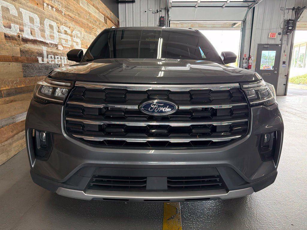 Used 2025 Ford Explorer Active w/ Active Comfort Package AWD/4WD image 4