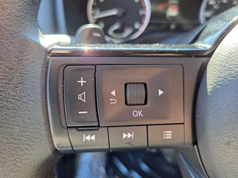 Used 2023 Nissan Rogue SV image 29