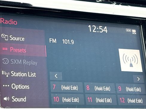 Used 2020 Toyota Camry SE image 6