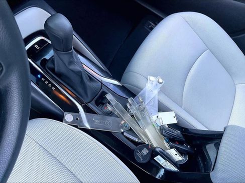 Used 2022 Toyota Corolla LE image 16