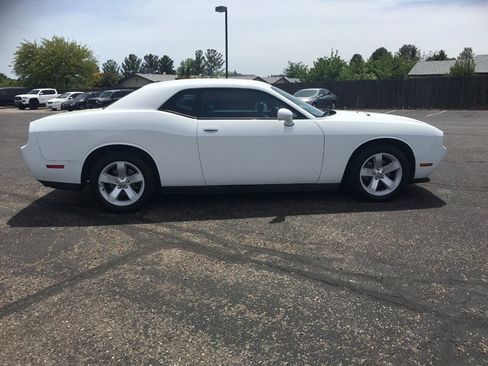 Used 2013 Dodge Challenger SXT RWD image 3