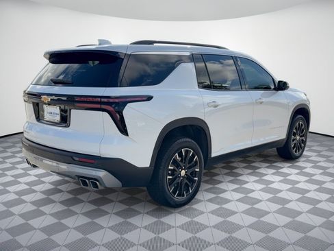 Certified 2025 Chevrolet Traverse LT w/ Sun and Wheel Package FWD image 9