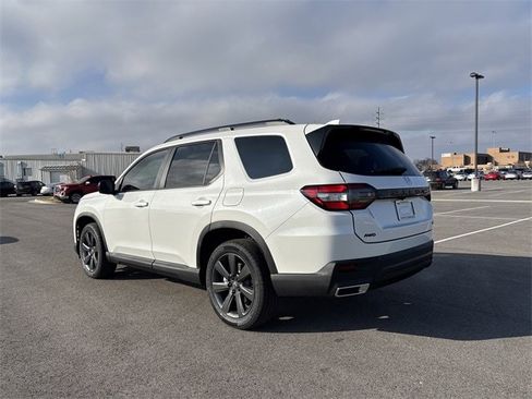 New 2025 Honda Pilot Sport image 3