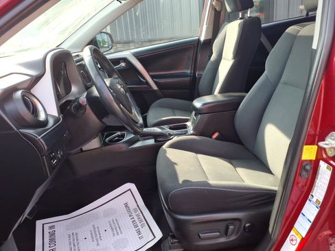 Used 2018 Toyota RAV4 XLE AWD/4WD image 7