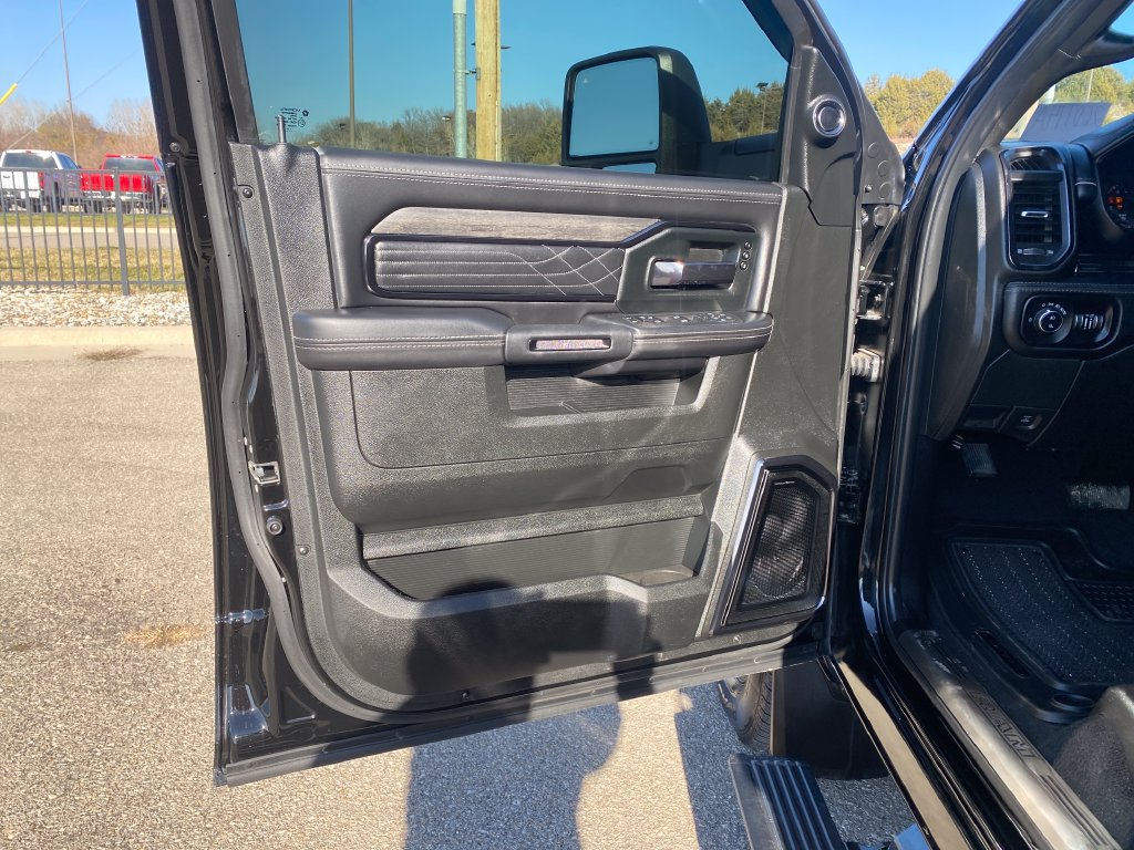Used 2025 RAM 3500 Limited AWD/4WD image 12