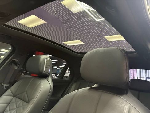 Used 2025 BMW 740i w/ Premium Package RWD image 23