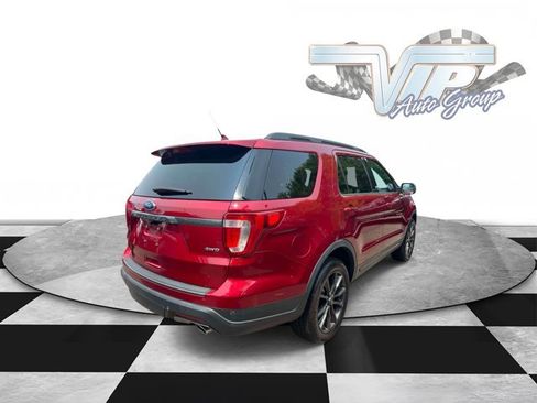 Used 2018 Ford Explorer XLT w/ Equipment Group 202A AWD/4WD image 5