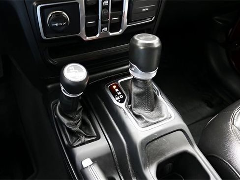 Used 2021 Jeep Wrangler Unlimited Sahara image 24