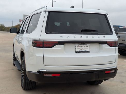 Used 2024 Jeep Wagoneer Series II w/ Flexible Seating Group image 5