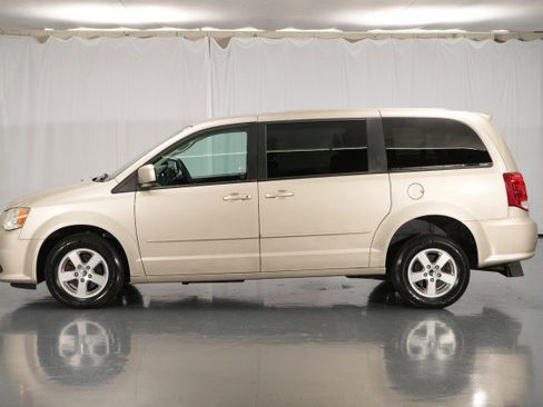 Used 2013 Dodge Grand Caravan SXT image 3