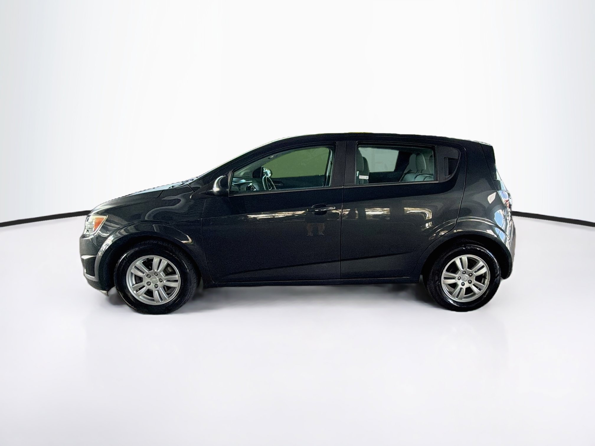 Used 2015 Chevrolet Sonic LT FWD image 4