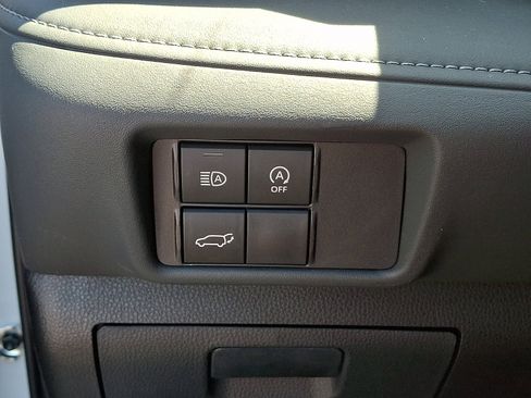 Used 2025 Toyota Highlander LE AWD/4WD image 27