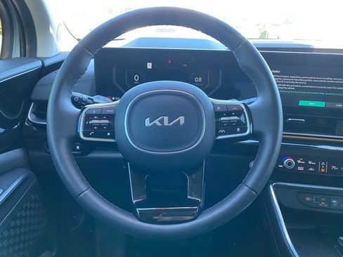 Used 2025 Kia Carnival SX Prestige image 15