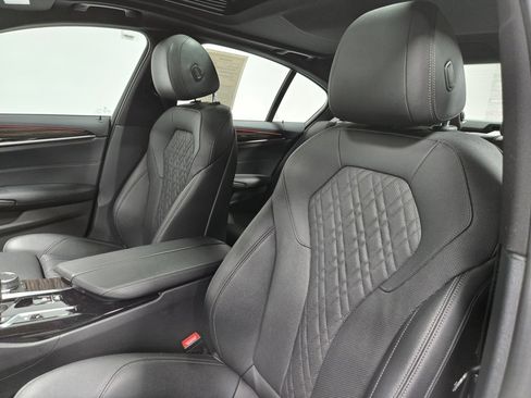 Used 2021 BMW 530e xDrive w/ M Sport Package image 12