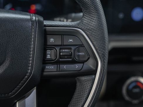 Used 2025 Toyota Tacoma TRD Sport AWD/4WD image 38