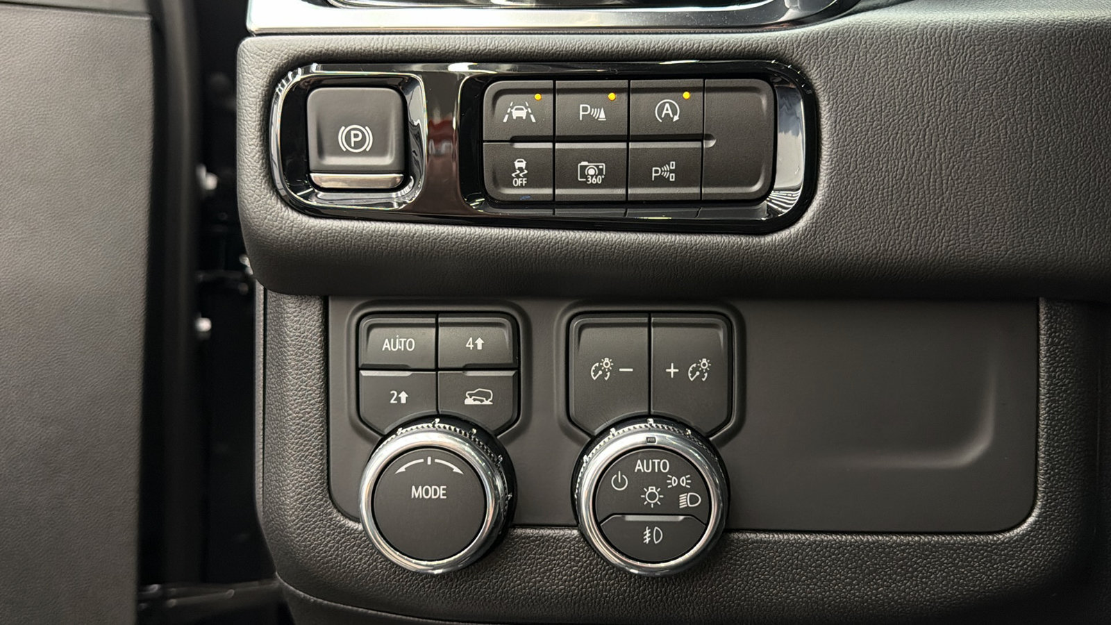 Used 2026 GMC Yukon XL Denali w/ Sun & Power Step Package AWD/4WD image 28