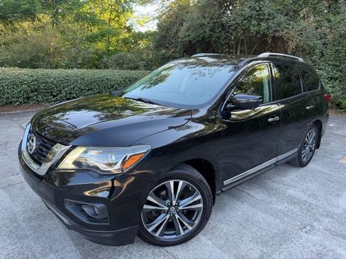Used 2017 Nissan Pathfinder Platinum image 3