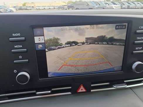 Certified 2025 Hyundai Elantra SE FWD image 19
