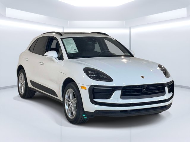 Certified 2026 Porsche Macan AWD/4WD image 9