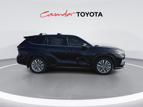 Used 2026 Toyota Highlander Platinum AWD/4WD image 9