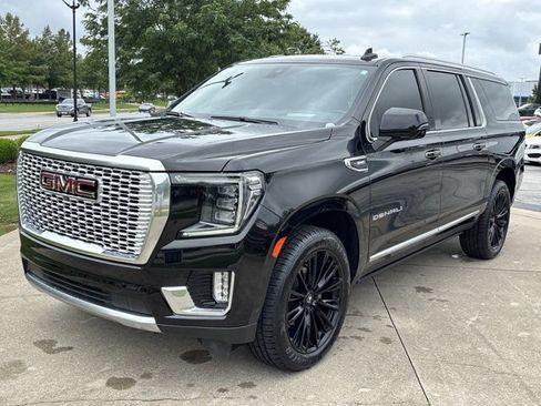 Used 2022 GMC Yukon XL Denali AWD/4WD image 13
