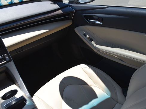 Used 2021 Toyota Avalon XLE w/ Moonroof Package FWD image 19