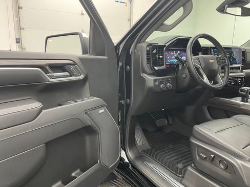 Used 2023 Chevrolet Silverado 1500 LTZ w/ LTZ Convenience Package II AWD/4WD image 14