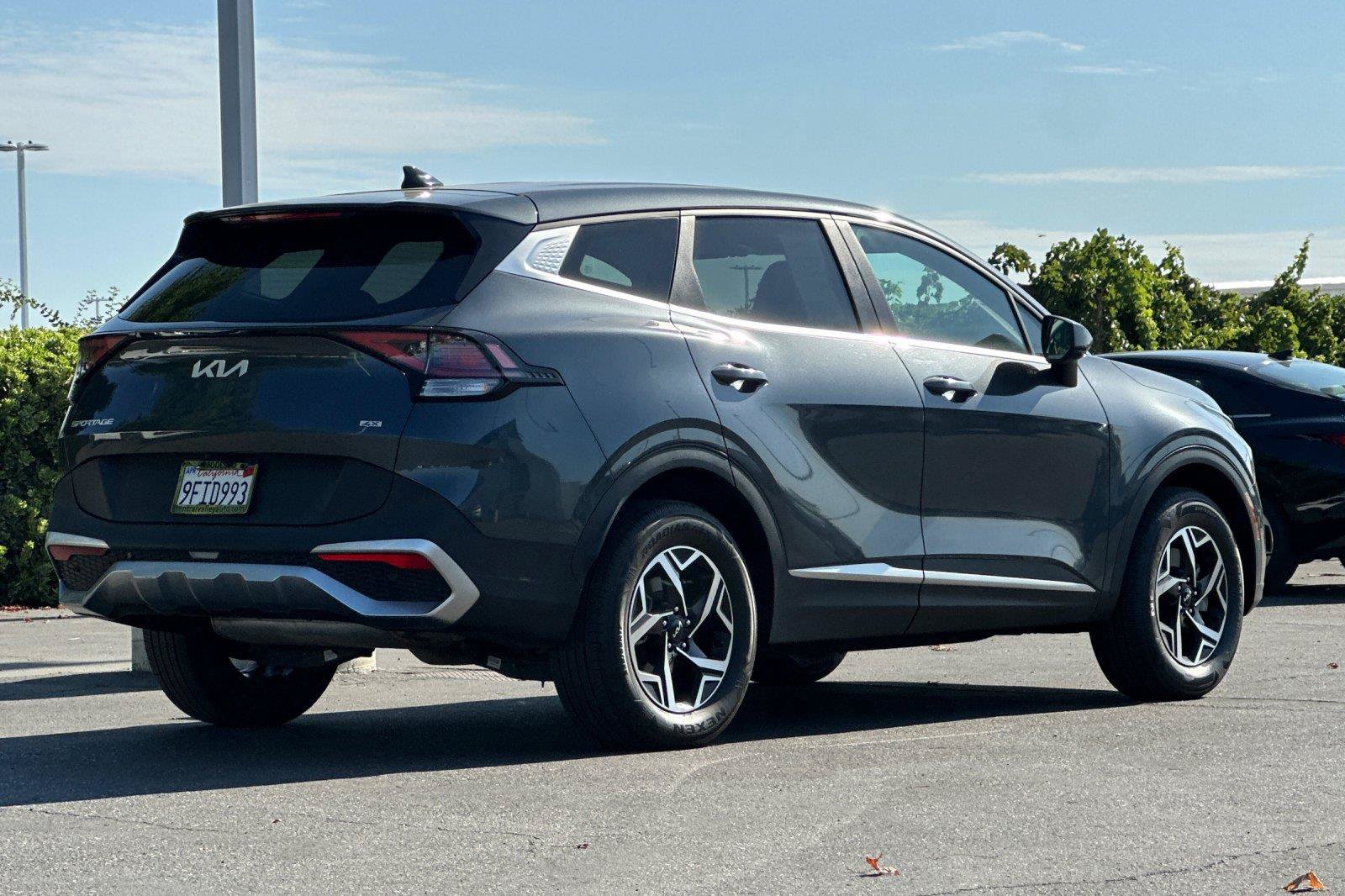 Used 2023 Kia Sportage LX AWD/4WD image 3