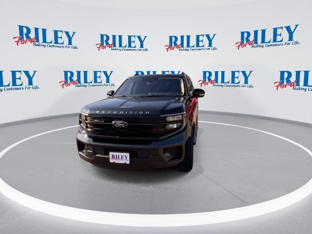 Used 2025 Ford Expedition Max Active AWD/4WD image 3