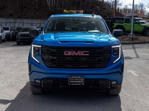 Used 2023 GMC Sierra 1500 Elevation AWD/4WD image 2