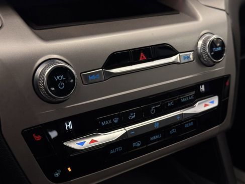 Used 2021 Ford Explorer XLT w/ Equipment Group 202A image 52