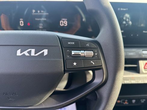 New 2025 Kia K4 LXS image 25
