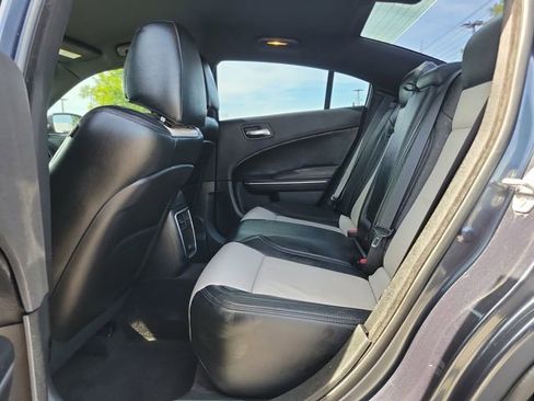 Used 2016 Dodge Charger SXT RWD image 10