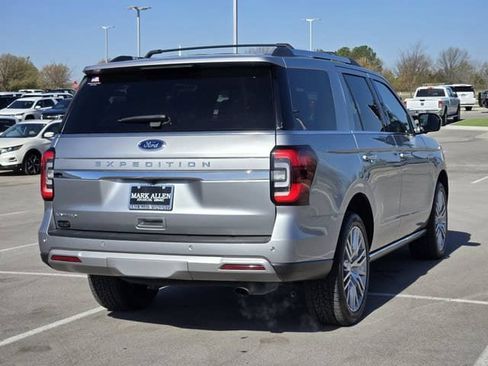 Used 2024 Ford Expedition Limited AWD/4WD image 7