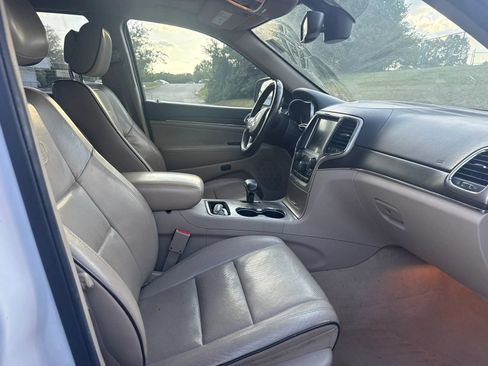 Used 2014 Jeep Grand Cherokee Overland RWD image 12