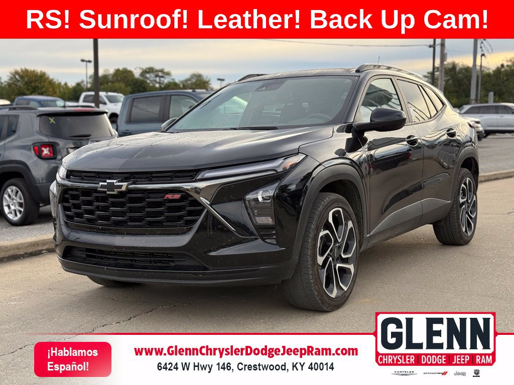 Used 2025 Chevrolet Trax RS w/ Sunroof Package FWD image 1