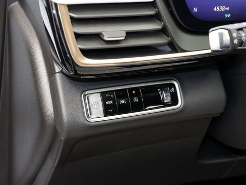 New 2025 Buick Envision Avenir image 24