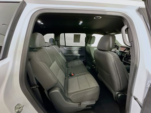 Used 2025 GMC Acadia Elevation image 31