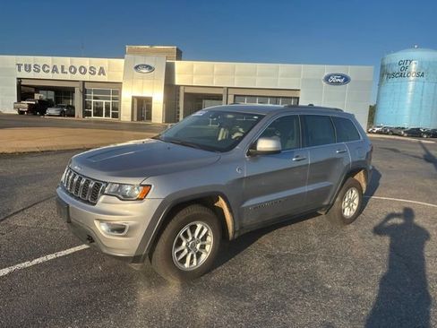 Used 2020 Jeep Grand Cherokee Laredo AWD/4WD image 4