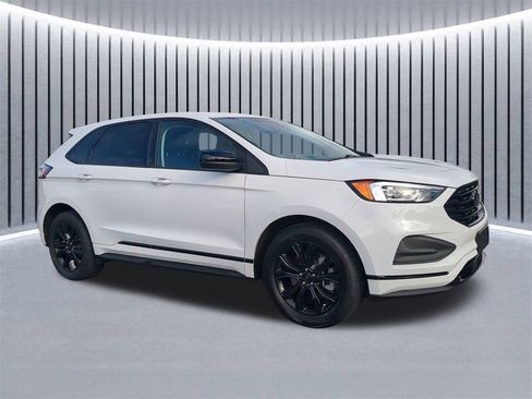 Used 2022 Ford Edge SE w/ Black Appearance Package image 3