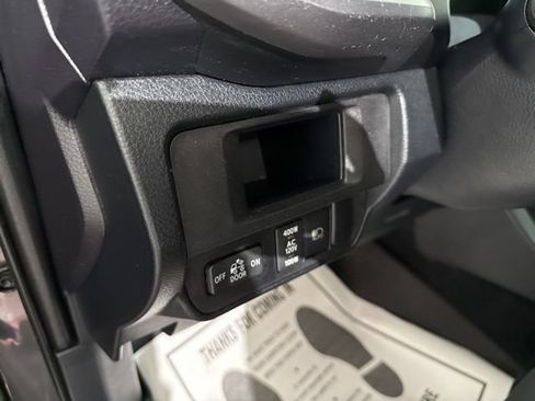 Used 2019 Toyota Tacoma TRD Off-Road w/ Technology Package AWD/4WD image 19