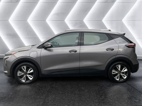 Used 2023 Chevrolet Bolt EUV LT w/ Convenience Package image 3