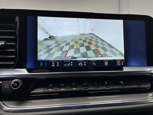 Certified 2024 Chevrolet Silverado 1500 High Country w/ Technology Package image 5