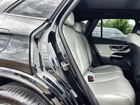 Used 2025 Mercedes-Benz GLC 350e 4MATIC image 19