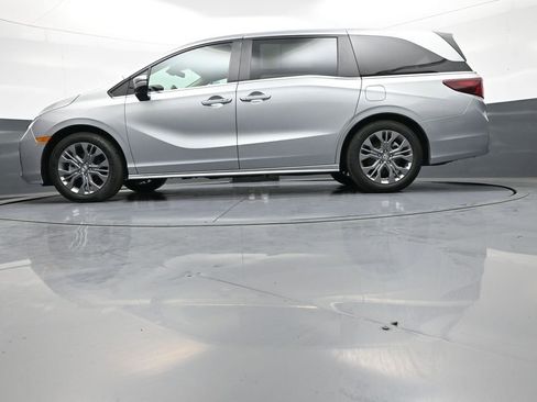 Certified 2025 Honda Odyssey Touring image 36