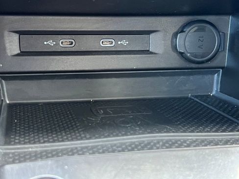 Used 2023 Volkswagen Tiguan SE image 30