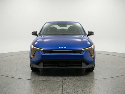 Used 2025 Kia K4 LXS image 2